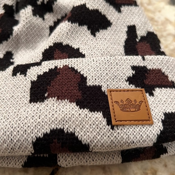 Panache Animal Print lined hat with faux fur Pom Pom - New without Tags - Picture 2 of 6